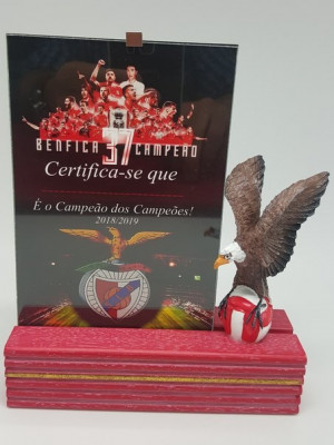 Águia com Diploma Benfica Campeão 37